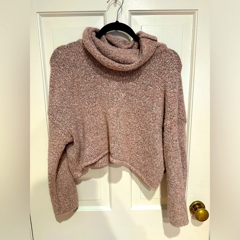 Turtle neck crop sweater